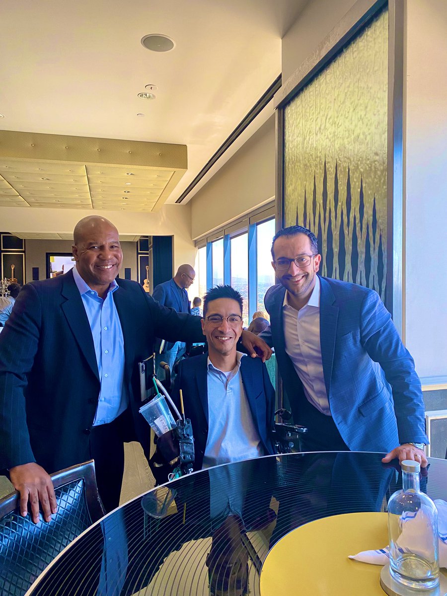 DPShapiro's tweet photo. World Champion Professional Boxer โ๏ธ
ESPY Award Winnerโ๏ธ
&โฆ.uhโฆ.Member S0803 ๐
#LOODPS โ๏ธ #WhoSaysWeCant ๐
GREAT Friday lunch with @AnswerTheBell & @coachrobmendez at @UClubSanDiego ๐ซ https://t.co/dkPS9D9pFT