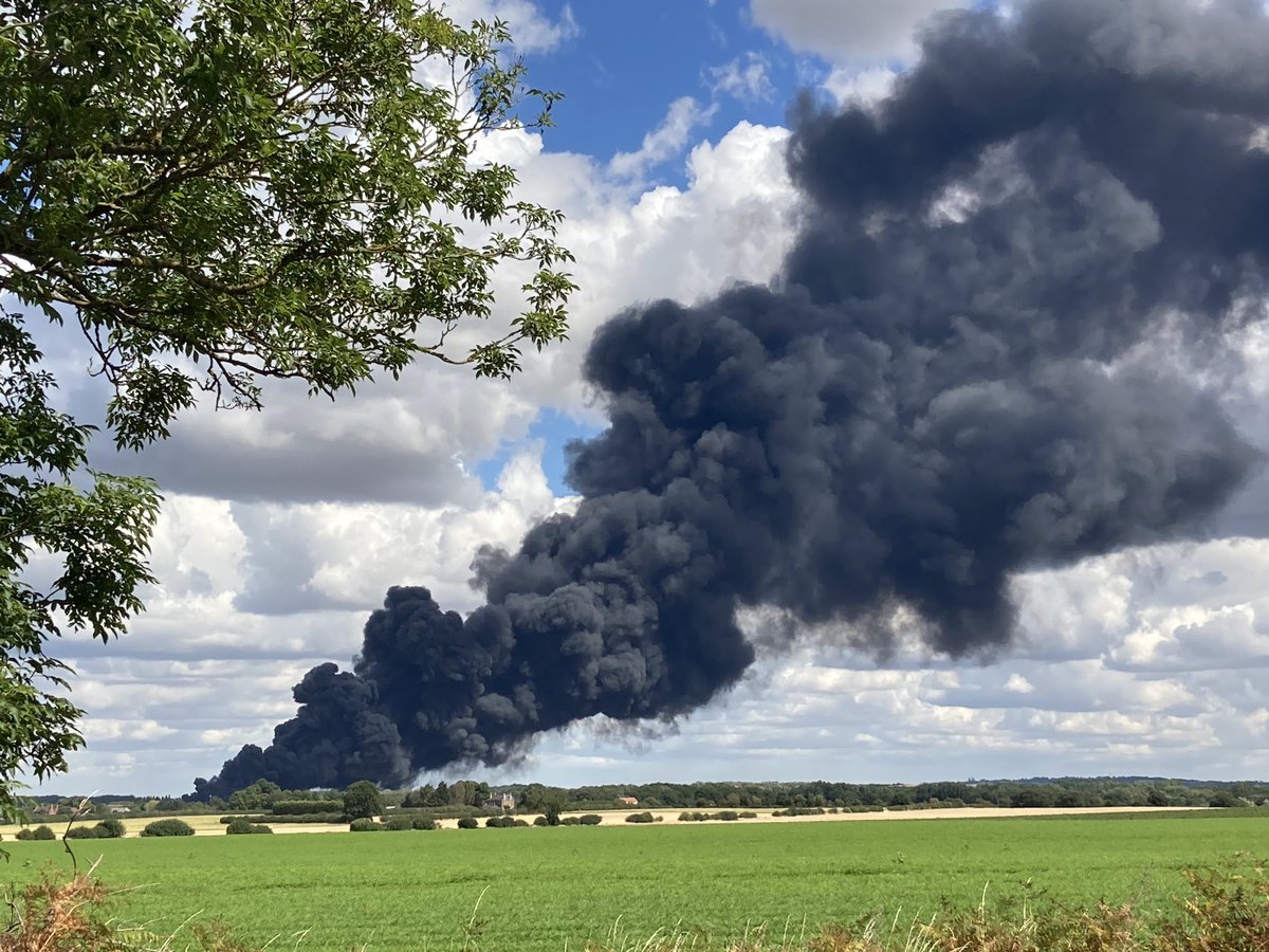 VictoriaSlack77's tweet image. Huge amounts of smoke in #Ordsall this afternoon/ evening #tyrefire #Ranskill #Retford #Nottz