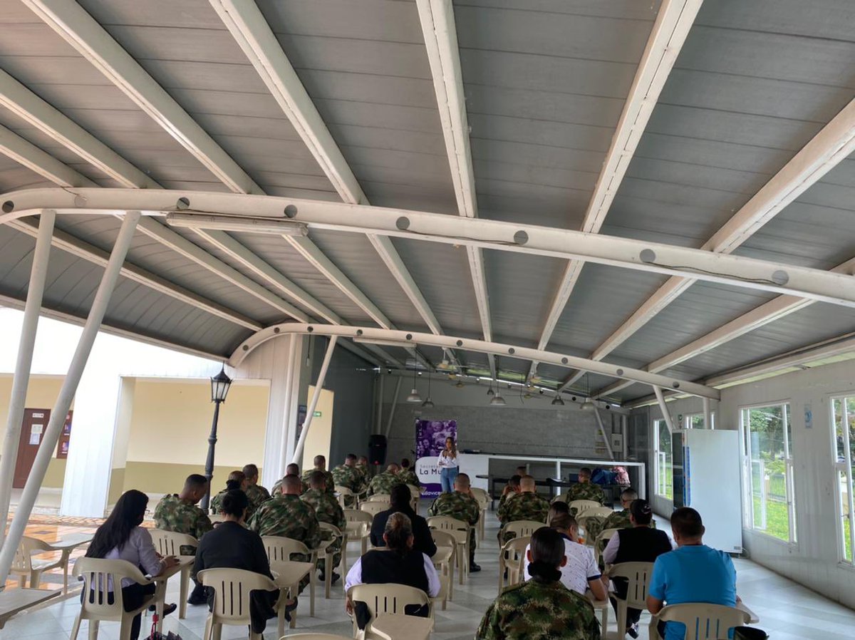 ejercito_COPER's tweet photo. Los Centros de Familia de la #BR09, #BR07, #BR13 y BR05, nos comparten su actividad <<la diversión es para todos>>, con el objetivo de brindar espacios de esparcimiento, creatividad y alegría, fortaleciendo la unidad familiar y su bienestar.
#MásBienestarParaNuestrosHéroes https://t.co/cIJfNYkE2i