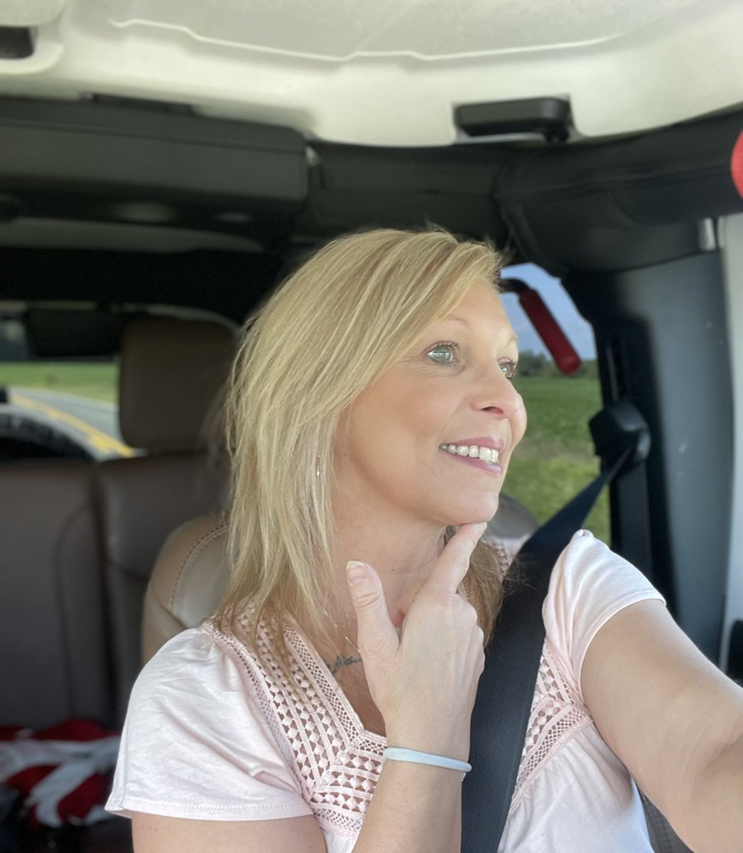 lyndajenkins71's tweet photo. Oh where to drive my beautiful Jeep? Anywhere ❤️ Just driving her makes me happy. #jeeplife #jeepgirl #jeepMafia #JohnFreda #Smile #drive #GoRide #Freedompanels #topless #doorsoff #bebadasseveryday ✌🏼 https://t.co/qmcMiGSJDd