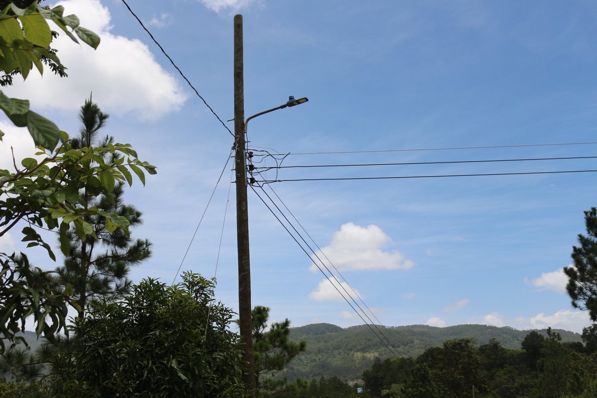 yadialvarezl's tweet photo. #Xiomara cumpliendole a Honduras.
Inauguración de Proyecto Eléctrico en Cofradía Yamaranguila, Intibucá.
91 familias beneficiadas, Inversión L. 3.2 millones #fosode #ENEE https://t.co/My0F1psvYf