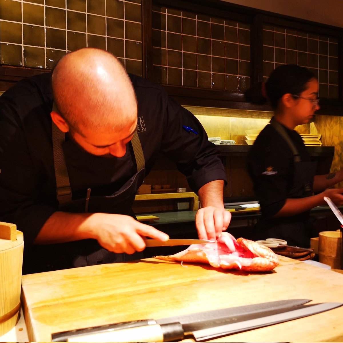 JesusTrelis's tweet photo. Hoy hemos descubierto @alaparbcn Un nivel de cocina impresionante, un servicio de sala top y una cercanía y simpatía reconfortante. Tienen un futuro arrollador. Eso se palpa, se saborea y se siente. Cocina, personalidad y sentimiento. Gloria. #gastronomía @ConDelantal #MrCooking https://t.co/Yw0CbSQ3li
