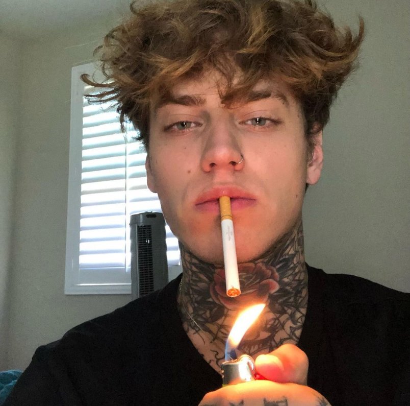 safeplaceaaron's tweet photo. pretty boy 💘 https://t.co/5MS5J9A9u8
