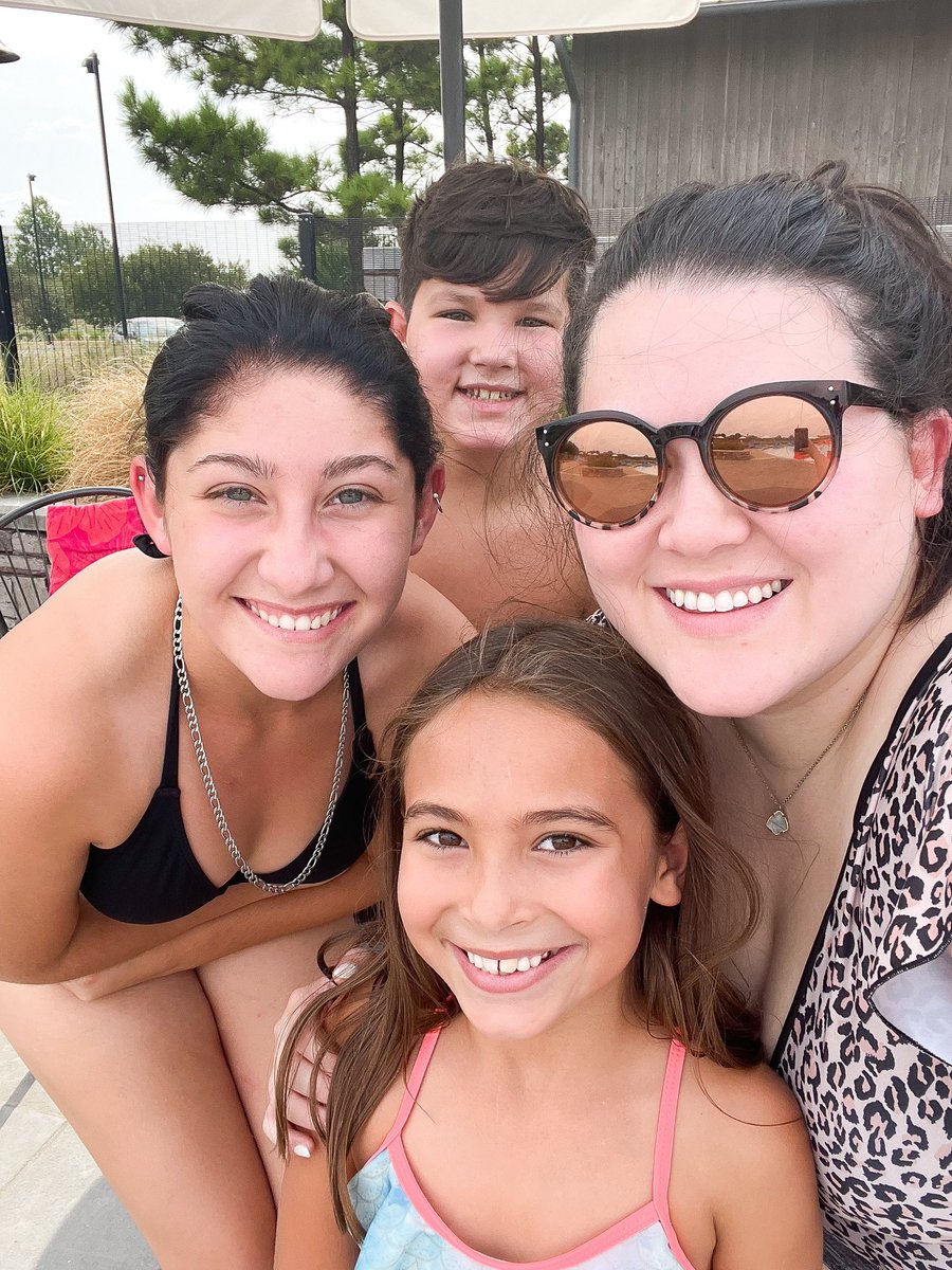 JadeARuiz's tweet photo. Pool time and sunglasses selfie with my nieces & nephew who came to spend the night! We love the neighborhood pool ♥️ #cecheetahs #cesummer22 https://t.co/KDpe4PYEPW
