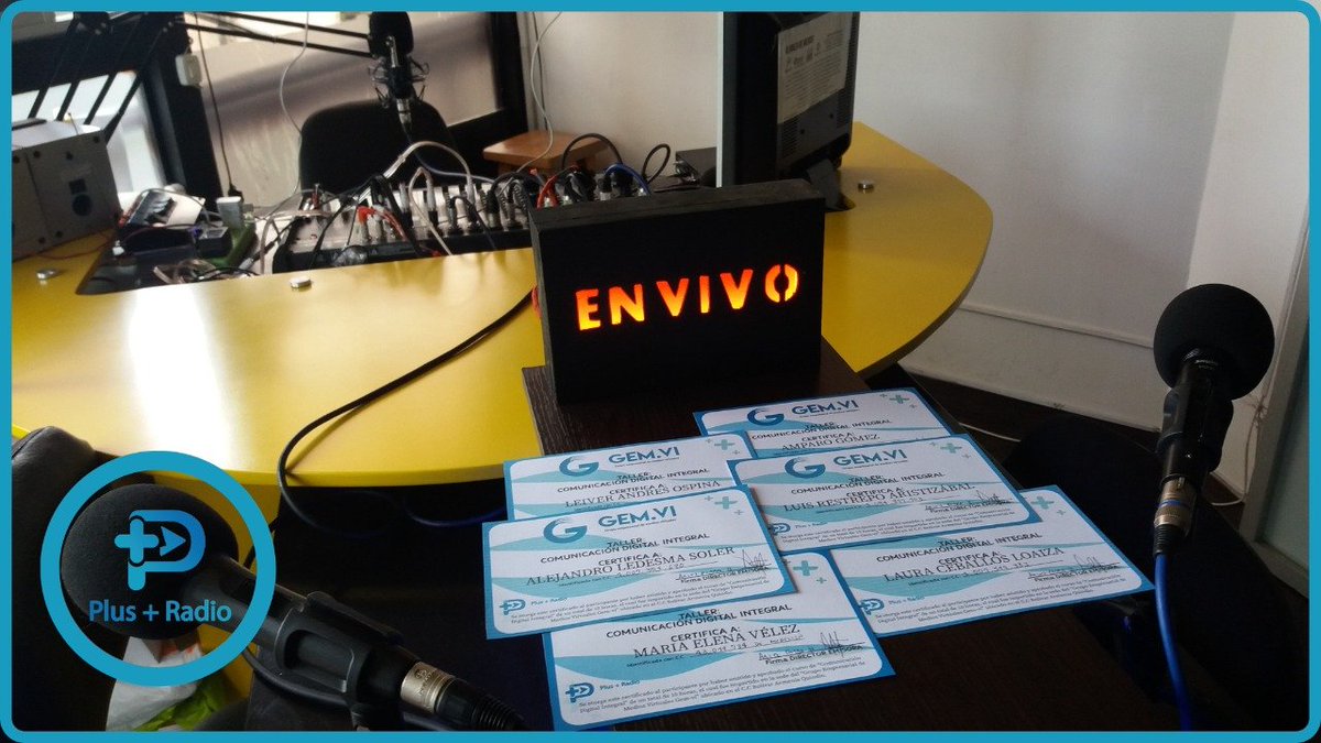 PlusMasRadio's tweet photo. #AlianzaDeMedios #Comunicación #Quindío  
El Grupo Empresarial de Medios Virtual https://t.co/Pox8kduQh0, de la que hace parte nuestra casa radial de Plus Más Radio, entrega certificados a las personas asistentes al Taller: Comunicación Digital Integral. https://t.co/6Setr4ayEn