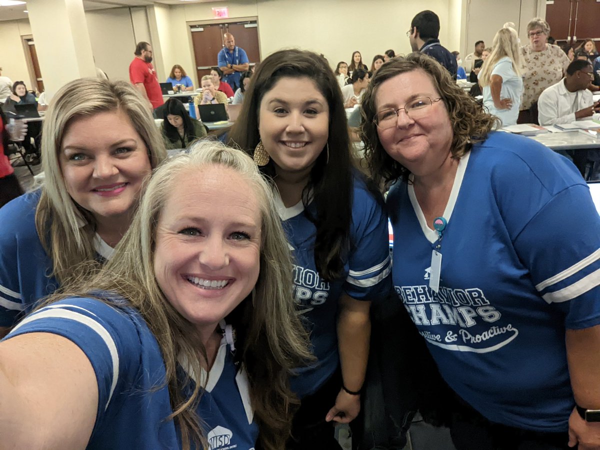 MsHaleyDean's tweet photo. Spent the day with 120 new @WacoISD teachers setting up classroom structures/procedures and CHAMPs with @AFlentgeEdD @heltenberg @ashleytoscano. 
@SafeAndCivil @BehaviorWisd https://t.co/nOxSyQbhs8