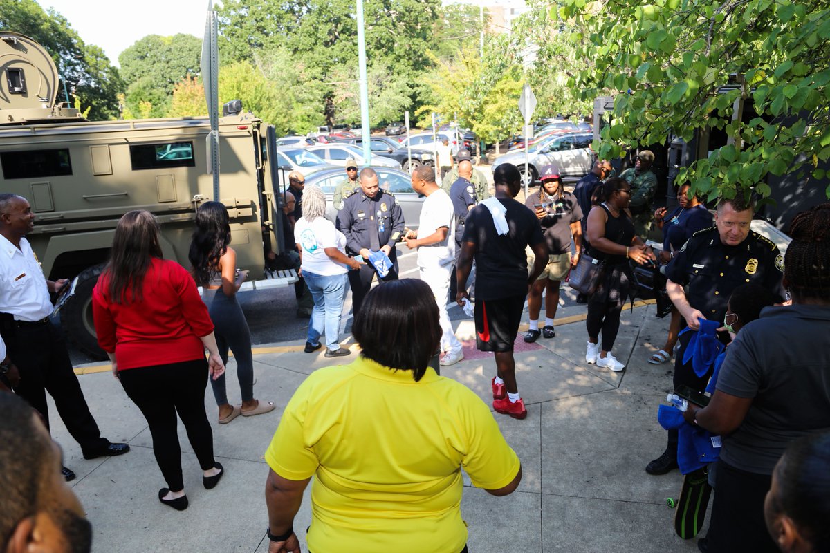 CHRIS180_Change's tweet photo. CHRIS 180 Team members from @CureViolence Atlanta hosted a #nationalnightout #safety initiative with #NPUV communities and law enforcement. People of all ages gathered for fun games, fitness activities and learned about the importance of safety and #wellness. https://t.co/x73bV2ZTMY