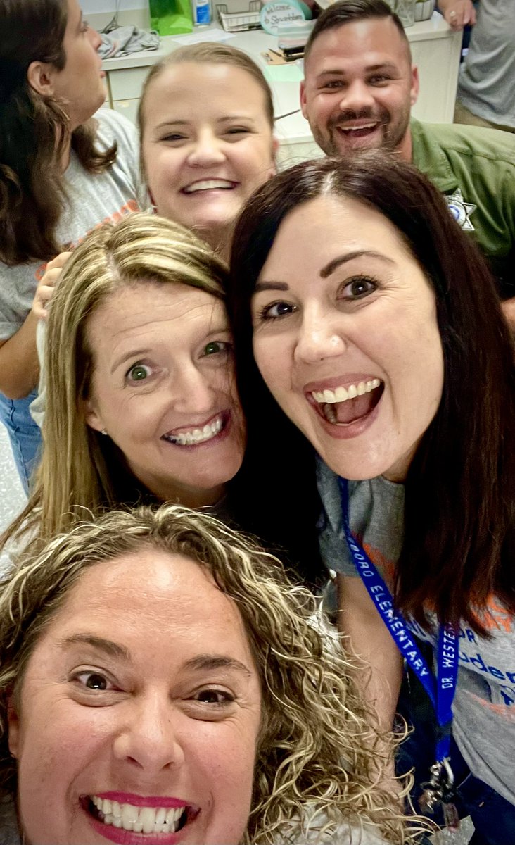 Amazing administration!! 2nd grade team ❤️‘a y’all! <a href="/STE_Stallions/">Stewartsboro Elementary</a> @WesterfieldSTE <a href="/LisaSnider84/">Lisa Snider</a>