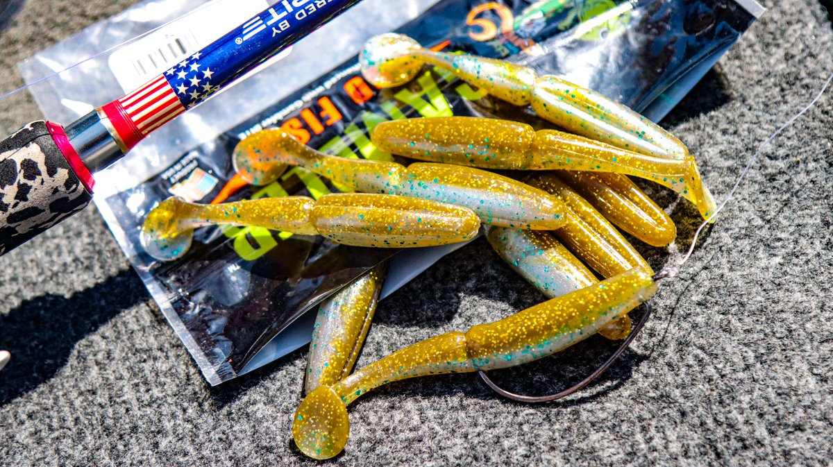 A little bit of gold, a little bit of pearl, and a touch of blue #IceBreaker