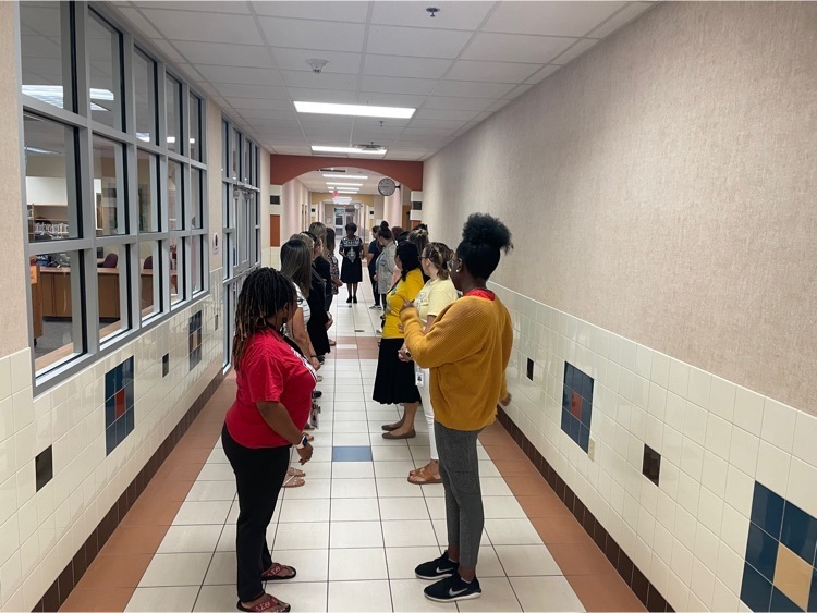 ClarkstonTISD's tweet photo. Clarkston teachers practiced habit #6, synergize, today! Great day of learning about ourselves and the 7 Habits! 🐾 https://t.co/N9LWKU0x78