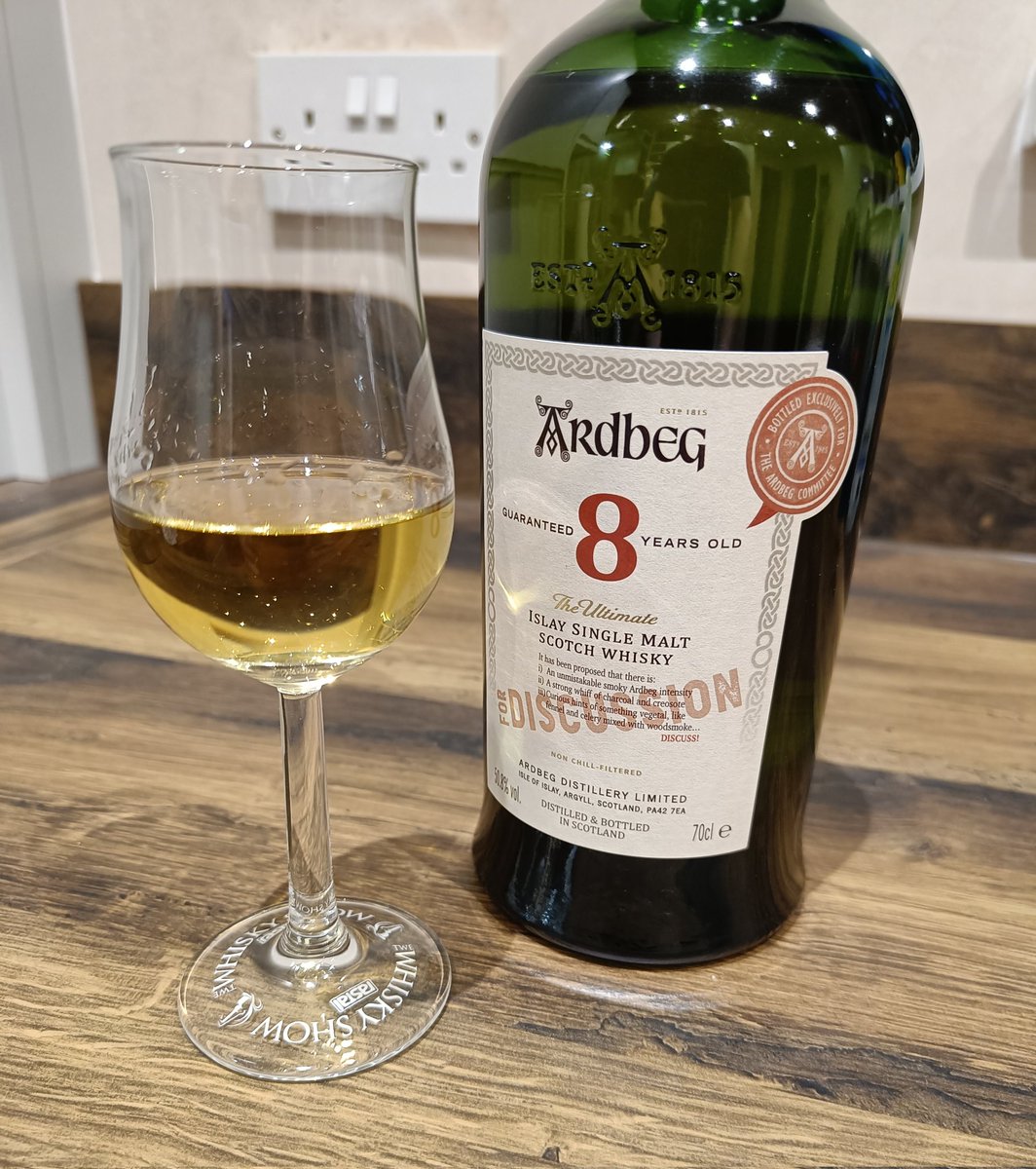 garryhunter's tweet image. First #properdram in the new kitchen #slàinte #lifeisgood