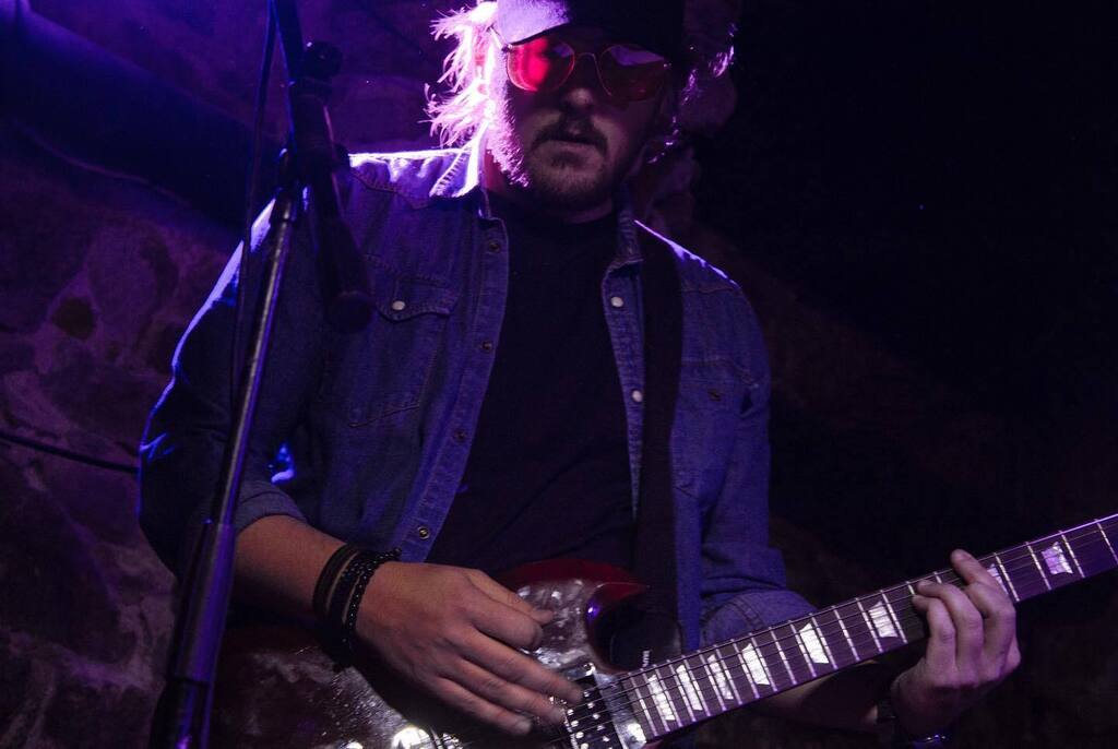 DriversLos's tweet photo. Llegaron las fotos de nuestro toque en vivo en @inmigrantesmvd 🙌🏼

¡Gracias a todos por acompañarnos! https://t.co/zER7jnpqEN https://t.co/B9FoIlXAr9