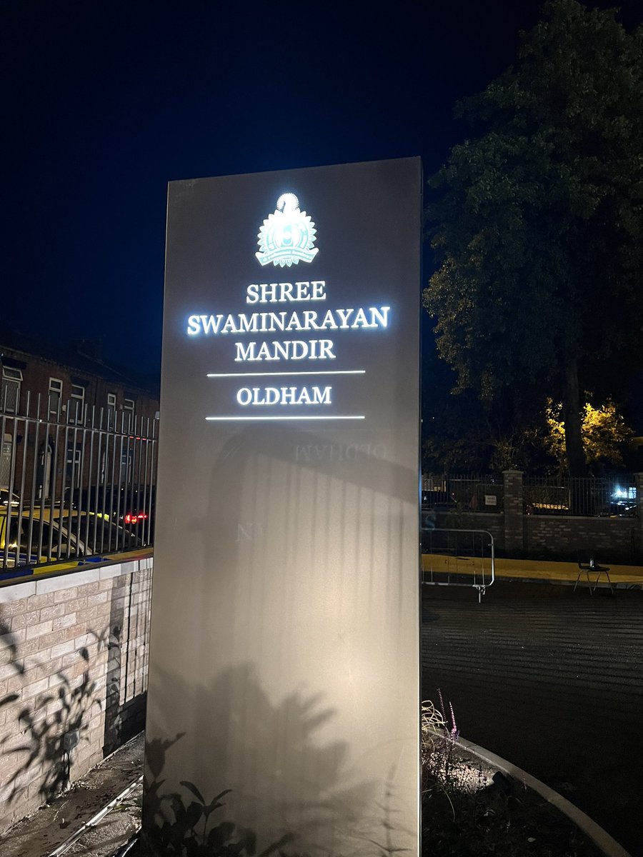 k4shf's tweet photo. #oldhammandir huge congratulations &amp; have a great day tommorow at the opening of the new temple #loveoldham thanks Harry for showing me &amp; @muzahidukhan tonight 👍#discoveroldham #oldhamhour #architecture @OldhamCouncil @TheOldhamTimes @OsmanSayyed @CllrAmandaOL2 👏👏👏👏👏👏 https://t.co/FrmdGkXz3I
