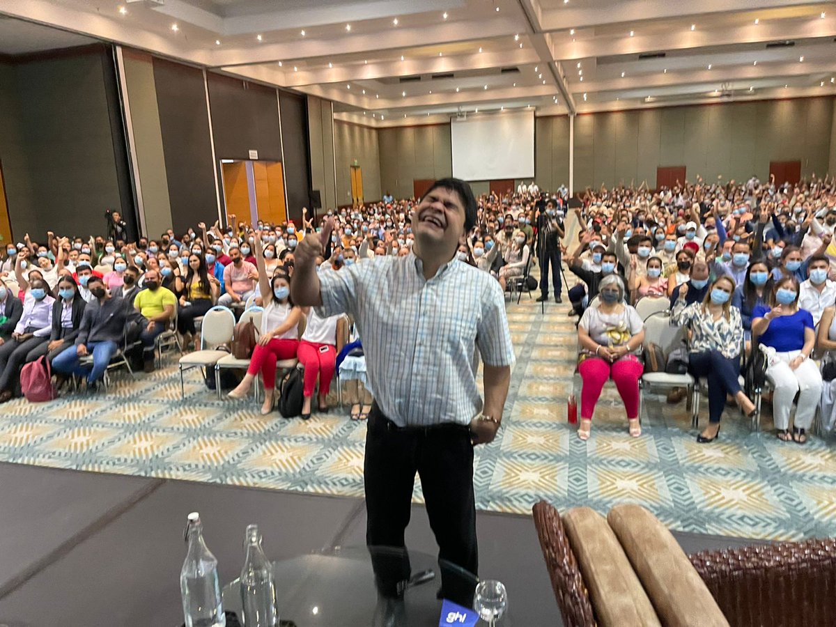 Jeison_HeroeCNN's tweet photo. 🇨🇴🙏🏼 agradecido de poder estar y compartir con las personas en una hermosa región de Colombia, gracias Villavicencio 👏🏼, compartimos nuestra conferencia con más de 1000 personas de Villao. https://t.co/Xjh0J7we4t