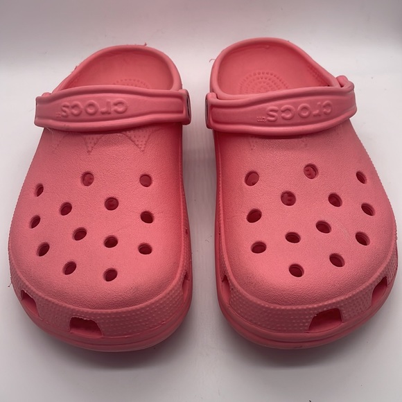 senecarocks06's tweet photo. So good I had to share! Check out all the items I'm loving on @Poshmarkapp #poshmark #fashion #style #shopmycloset #crocs #nike: https://t.co/fp4Th8PqBV https://t.co/0QhvFYUvgR