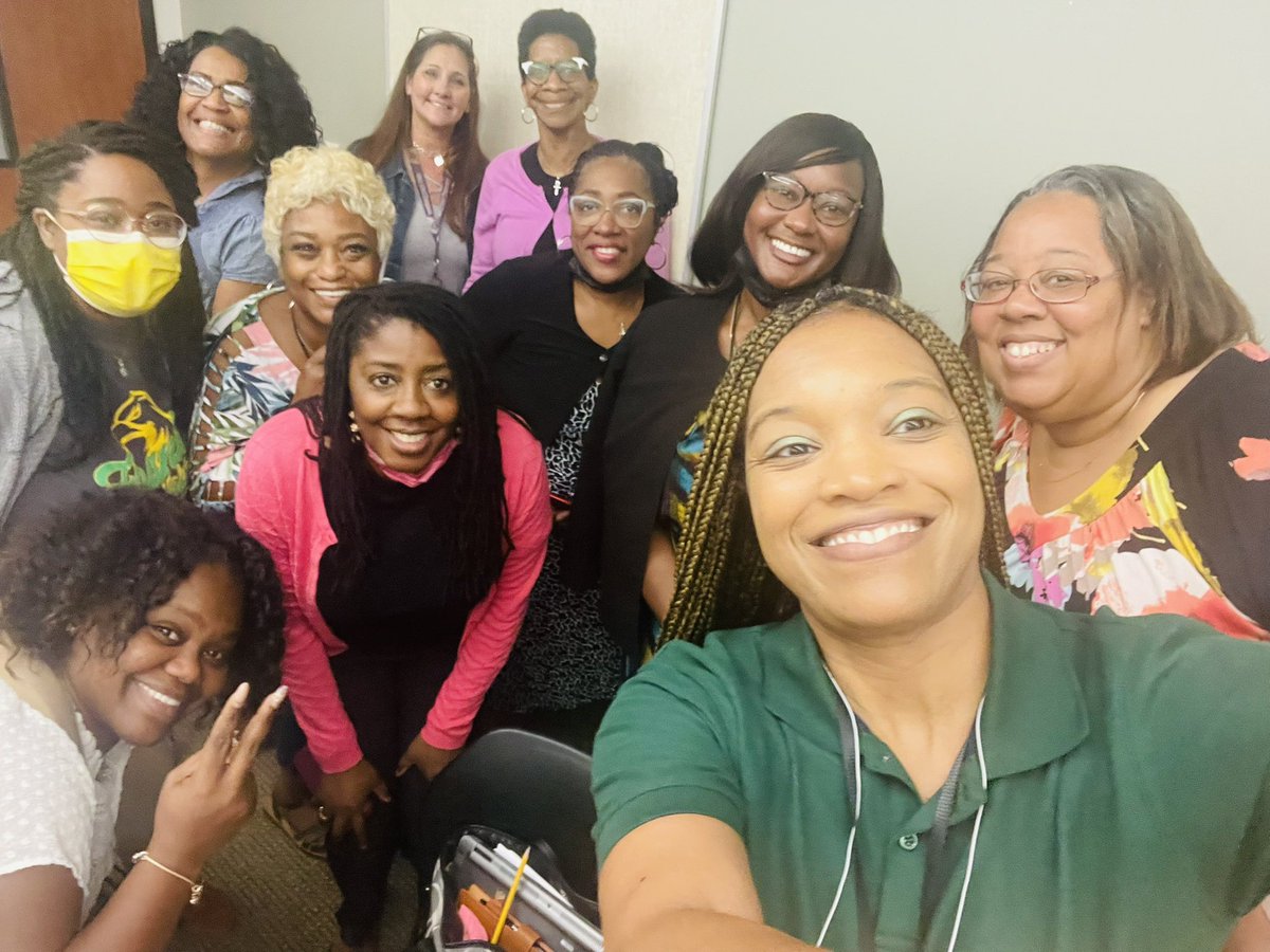 LaToBrown's tweet photo. My week at a glance! Convocation and PD! #desotoengage #PassportToExcellence
#TimeToFlyDeSoto https://t.co/sBLfWSXiR6
