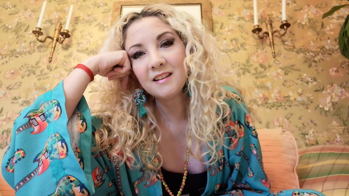 De Ringo Starr a la Fashion Week de Nueva York: quién es la diseñadora argentina preferida por las estrellas de rock dlvr.it/SW7mtl