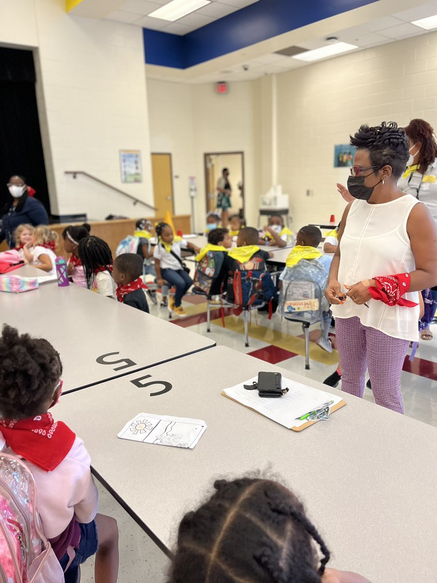 DawnGSmith1's tweet photo. Kindergarten Reimagined was one for the books! Awesome job to our K-2nd AP @GilbertAilia 💙💛💙💛 https://t.co/s2vIB8tjiJ