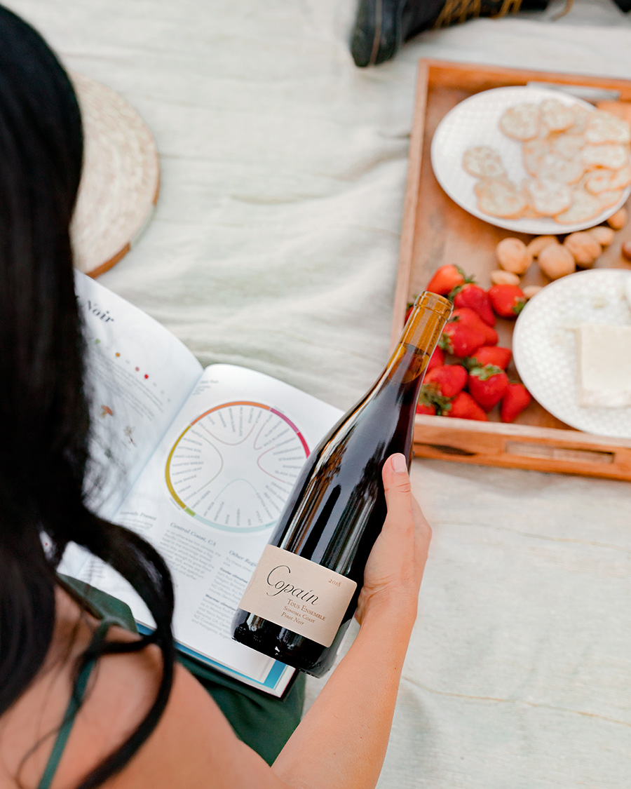Soak up these beautiful summer evenings with our 2018 Tous Ensemble. A blend of our favorite blocks of Pinot Noir from our Sonoma Coast estate vineyards, this wine is an elegant expression of Pinot Noir with wild aromatics of pomegranate and strawberry.

copainwines.com/wines/tous-ens…
