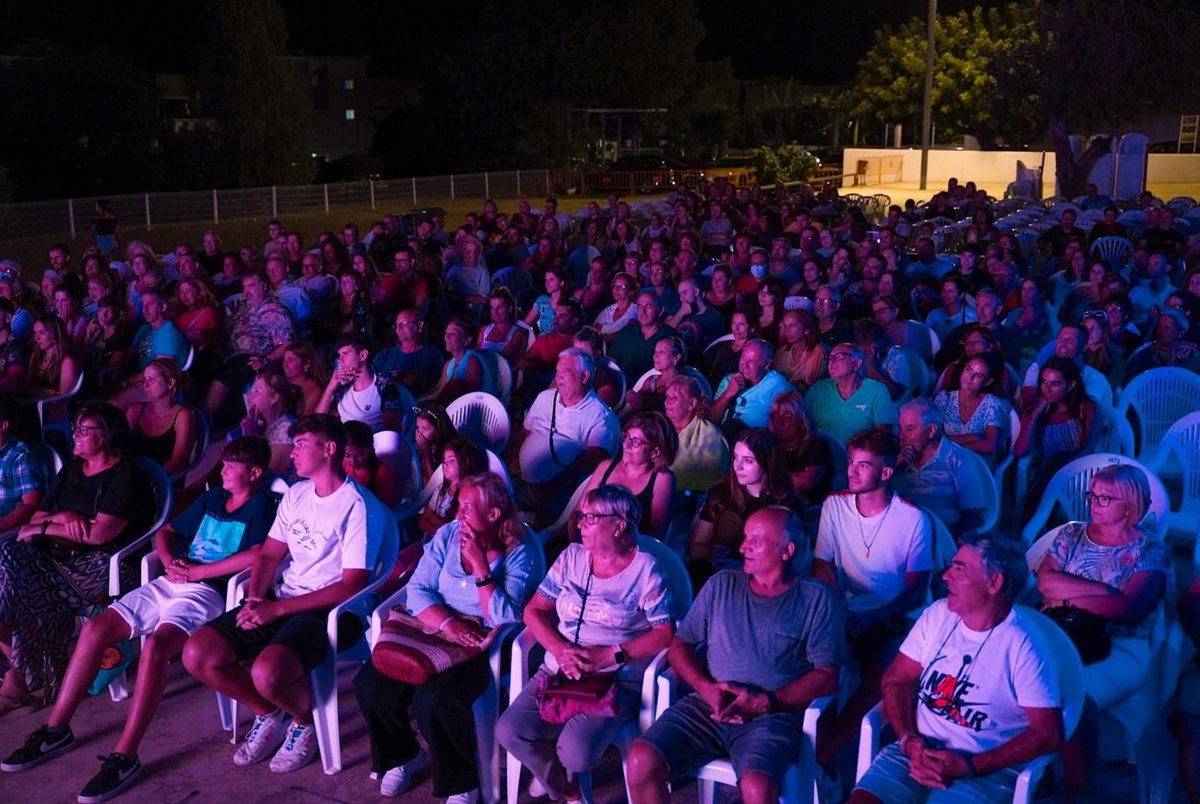 FesHumorCunit's tweet photo. ❤️ Tanquem el segon dia del #FesHumor amb Patricia Espejo, i la seva naturalitat i espontànietat 🎉👏🏼
🗓 Demà tornem amb 'Tributo Al Genio' a les 20h i Marc Serrats a les 22h i encara queda alguna entrada disponible a https://t.co/N5mF1fgX3L!
#FestivalDeLHumor @PatMirror https://t.co/MWo296xxQ4