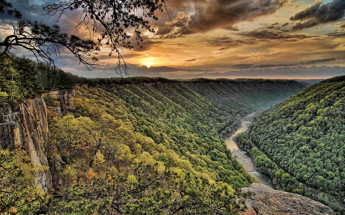 bspartridgeCIS's tweet photo. Planning a trip to #WestVirginia in late fall to go to New River Gorge. This is one of the few states I have zero knowledge of. WV twitter friends please send recs of places to eat, stay, hike, adventure (I am willing to drive all over)! #Appalachia https://t.co/T1a2ffPOJM