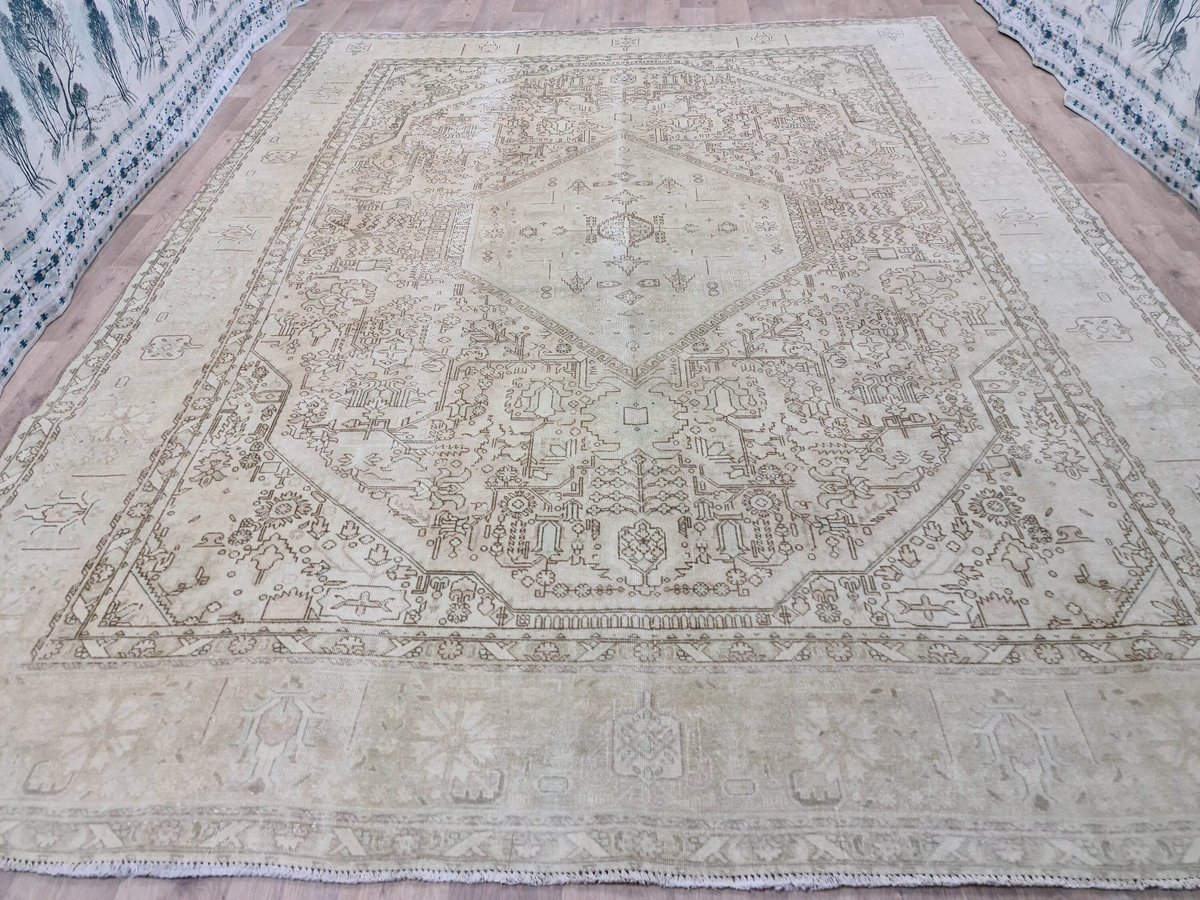 Excited to share the latest addition to my #etsy shop: 9x12 Neutral Heriz Design Hand Knotted Rug / 9.5x12.65feet etsy.me/3SwO73U #beige #housewarming #easter #rectangle #persian #bedroom #bohemianeclectic #area #cotton