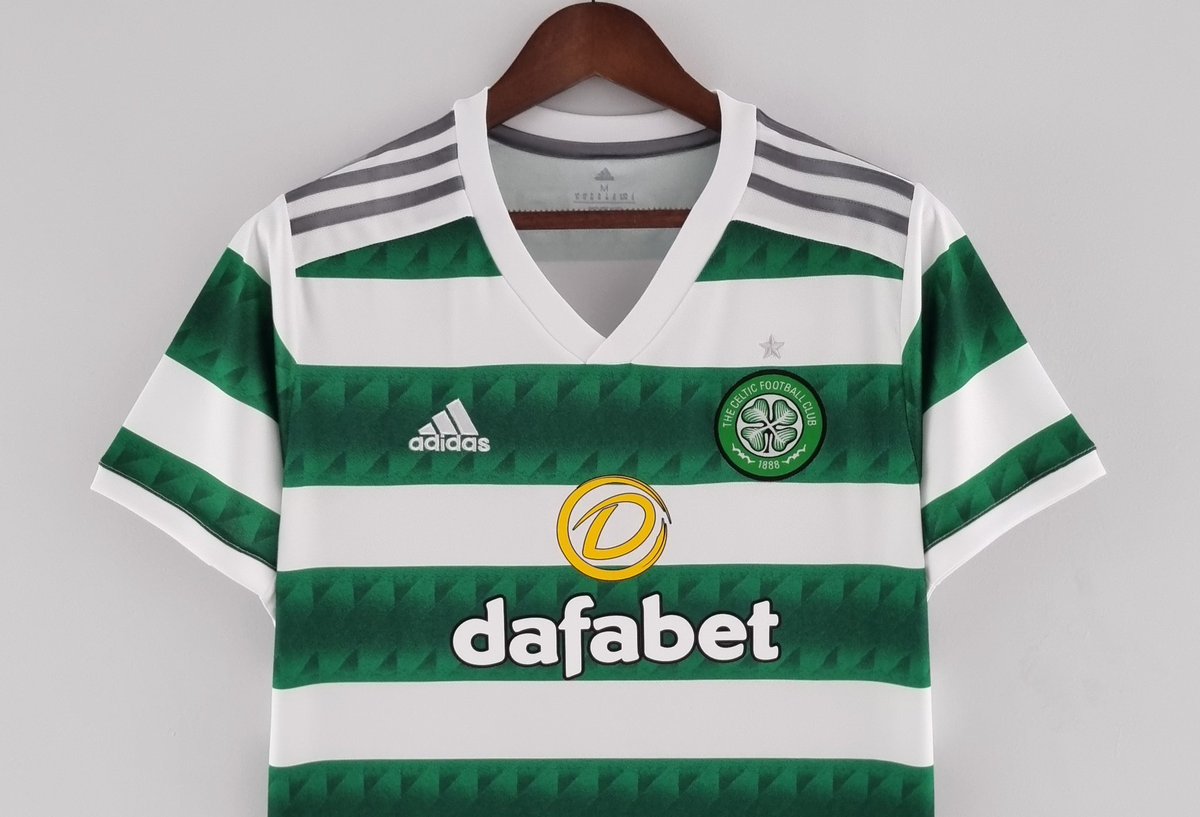 CamisaPesada's tweet photo. 🟢 THE BHOYS! 
A nova camisa titular do Celtic FC é listrada horizontalmente em verde e branco, sendo que nas listras verdes, são vistos gráficos poligonais, remetendo à 88 e 97. 

Adquira já:

👕 Celtic Home 22/23 
📲 https://t.co/5x5wyAdXT2

#camisapesada
#asuafootballstore https://t.co/PGPkf23R2p