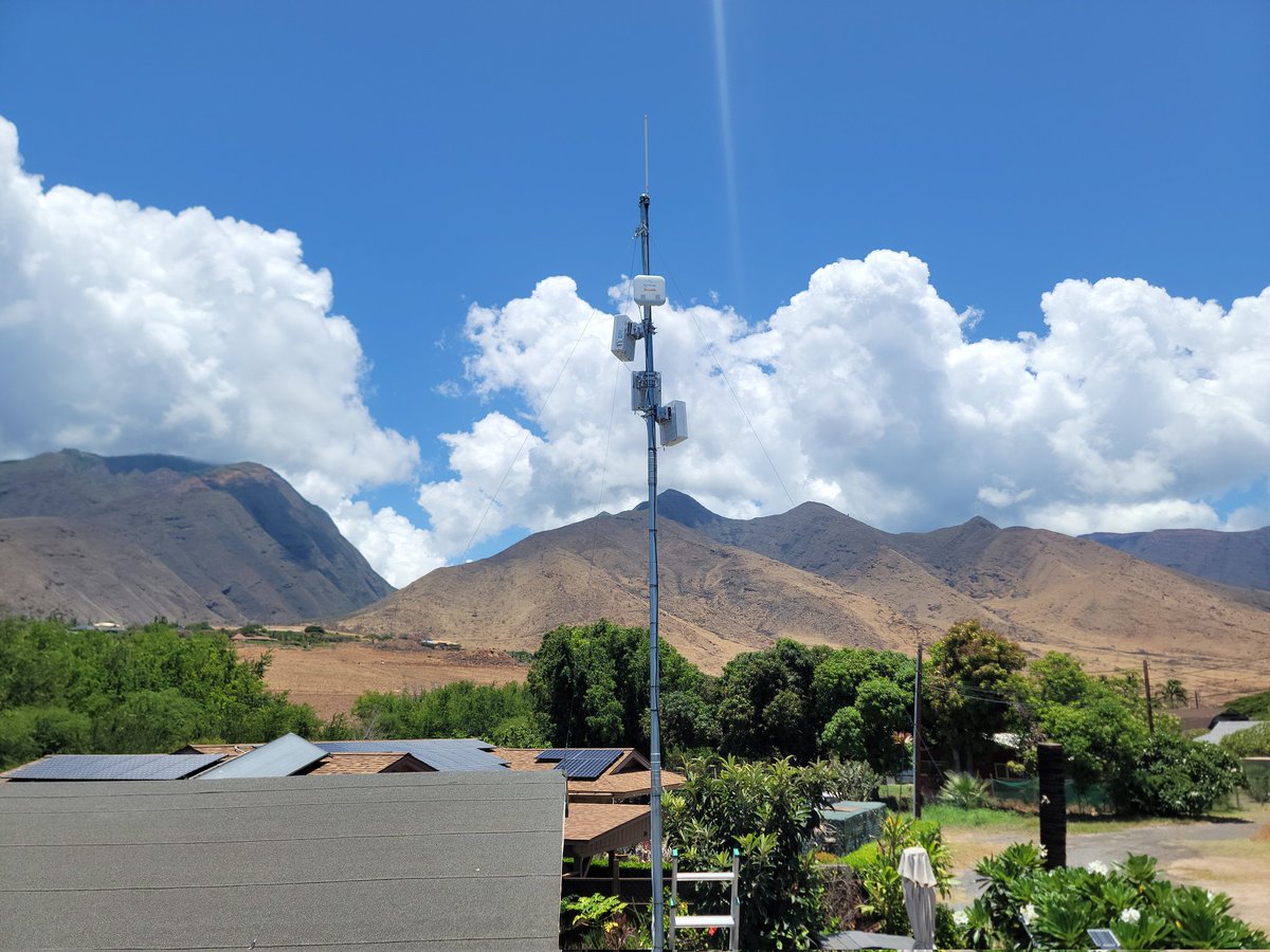 I moved my radios up and added 1 more radio to cover 360° <a href="/PollenMobile/">Pollen Mobile 🐝</a>. Can't forget the Helium Lorawan antenna on top. I still have room for more devices. What will I add next? Stay connected with decentralized networks.