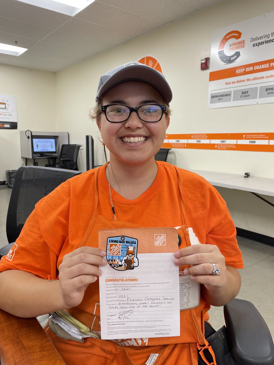 Kami is BEAMING with pride upon receiving Sales Associate of the Month award for July!  She’s so amazing and she definitely deserves it!  Keep it up!!