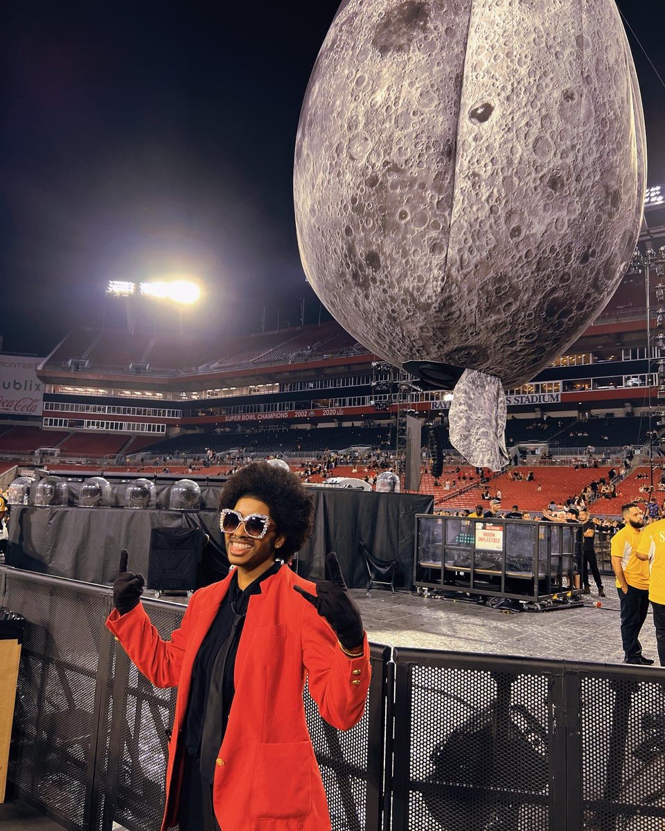 I couldn’t decide on what outfit to wear for The Weeknd’s show so I became him instead 💀