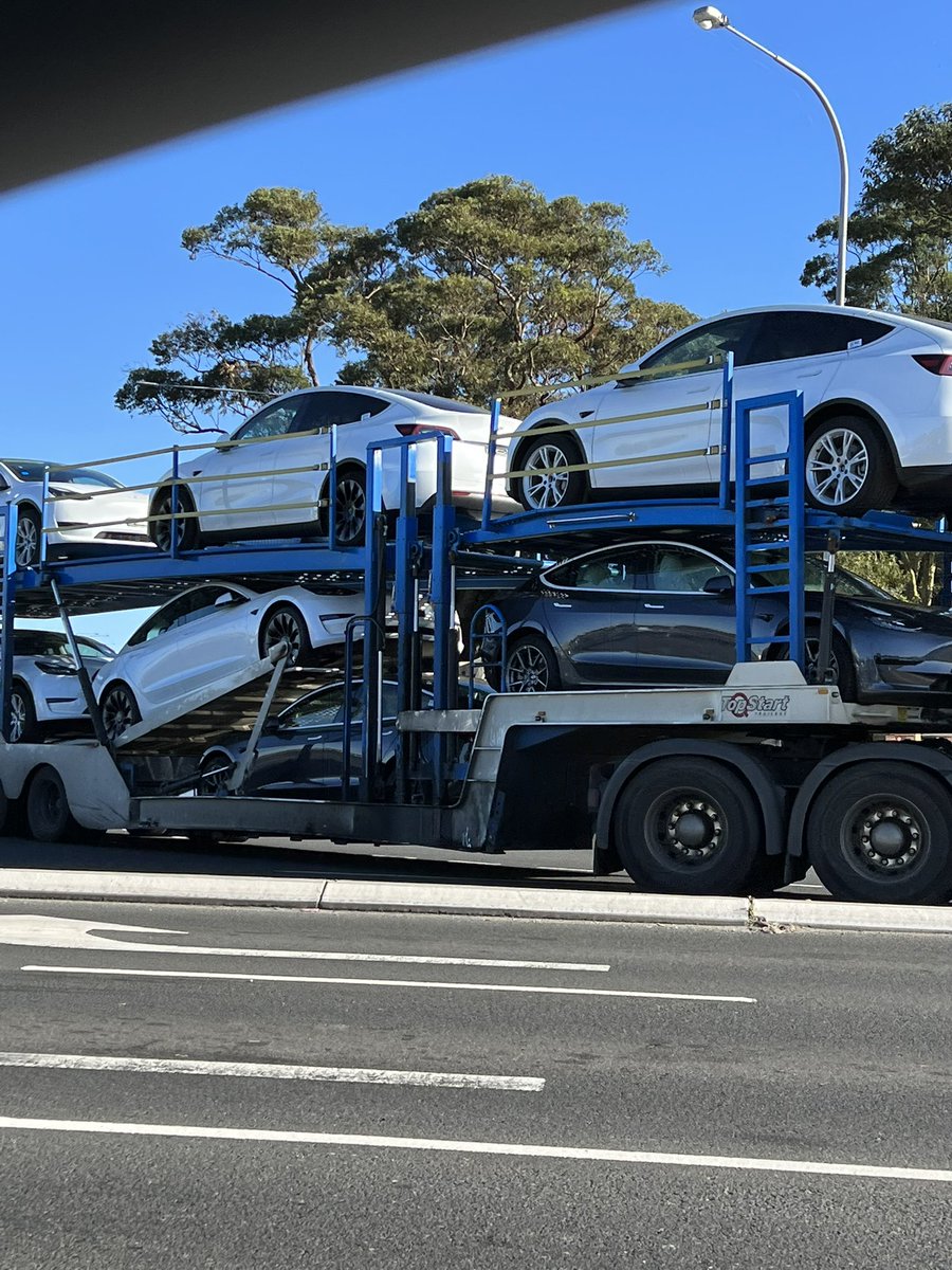 electricfuture5's tweet photo. Truckload of #modelyau https://t.co/2do3oqvQQ2