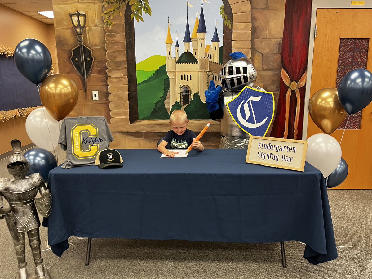 CamelotES_OCPS's tweet image. We loved seeing all of our Knights today at Orientation and Meet the Teacher.  Our  Kindergarteners enjoyed “Signing Day” as well! 😍 #ocpsmeanssuccess #camelotpta💙💛@MrsGordon95 @OCPSnews @OcpsEast @EleaseMillsOCPS