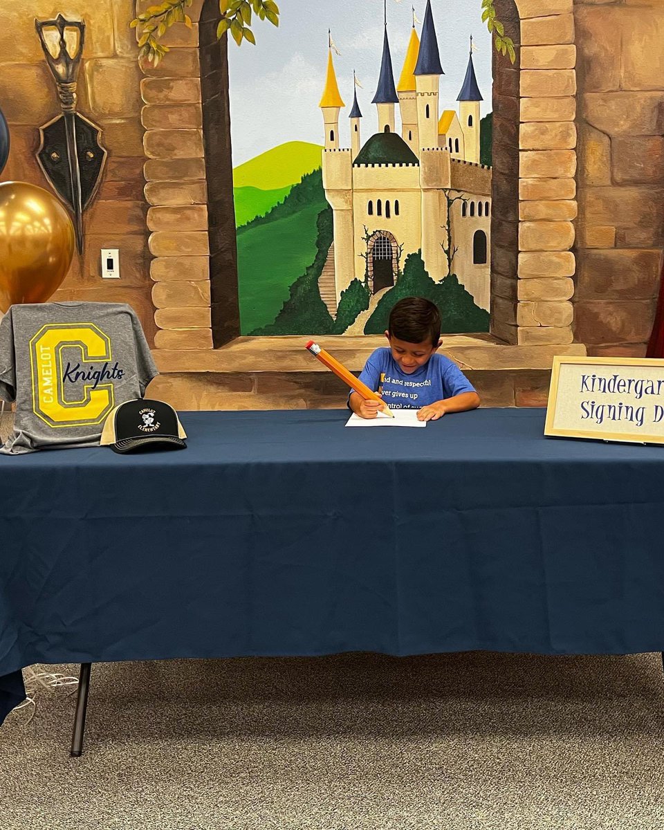 CamelotES_OCPS's tweet image. We loved seeing all of our Knights today at Orientation and Meet the Teacher.  Our  Kindergarteners enjoyed “Signing Day” as well! 😍 #ocpsmeanssuccess #camelotpta💙💛@MrsGordon95 @OCPSnews @OcpsEast @EleaseMillsOCPS