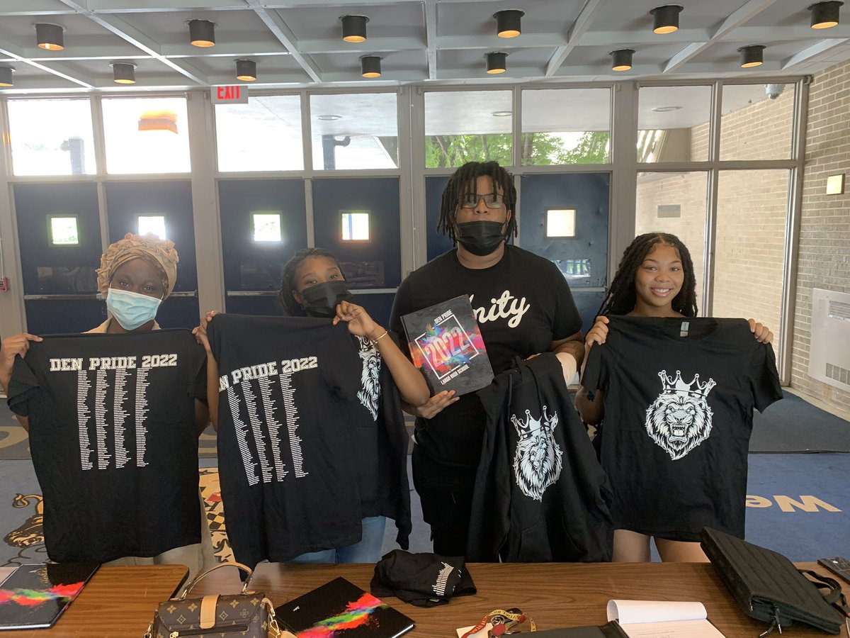 ShermanEllegood's tweet photo. It was great seeing some of my 22’s as many of them are leaving for new adventures this weekend. As an educator, you always want to make an impact on your students, but the truth is, it was a two way street. #22forever #DenNation #WeDaBest https://t.co/I0DUiATlsb