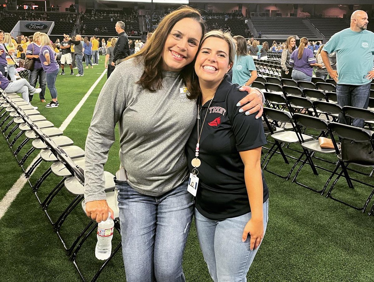 ChloeSmolka's tweet photo. Convocation made me so proud to be an FISD teacher!! So excited to welcome my new 6th grade kiddos this week! #FISDmadetoshine https://t.co/CEGO2MnXsB