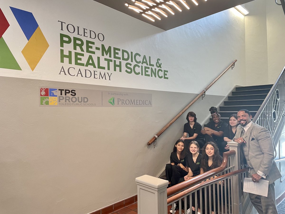 romules_'s tweet photo. Hanging with a few medical students at the Pre-Med & Health Science Academy, which these two young ladies are studying to become plastic surgeons. #Mac2020- College & Career Ready
TPS Proud! https://t.co/xJFi2sRl3V