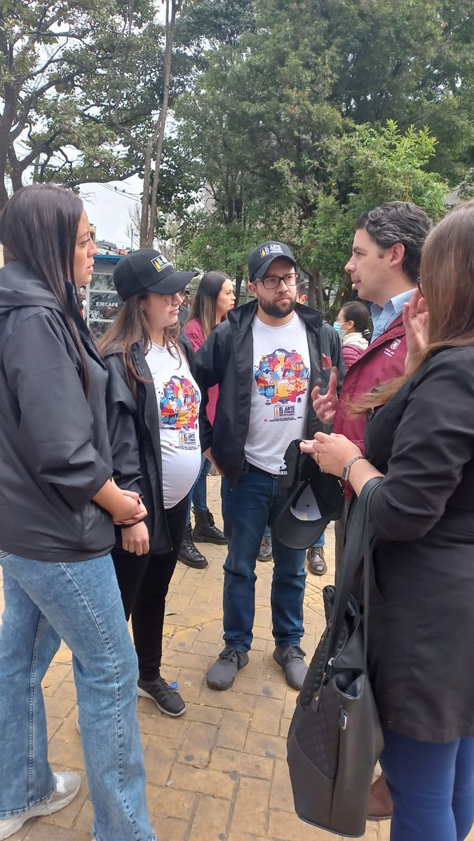 Asobares's tweet photo. En el #diadelacerveza #ViveResponsable articulamos acciones para un disfrute seguro y responsable con @BAVARIA_OFICIAL @SeguridadBOG @anibalfds @Sfadul @HenaoMesaA @adrianaplatasan y afiliados @Asobares 🇨🇴. https://t.co/XMaJnt36uh