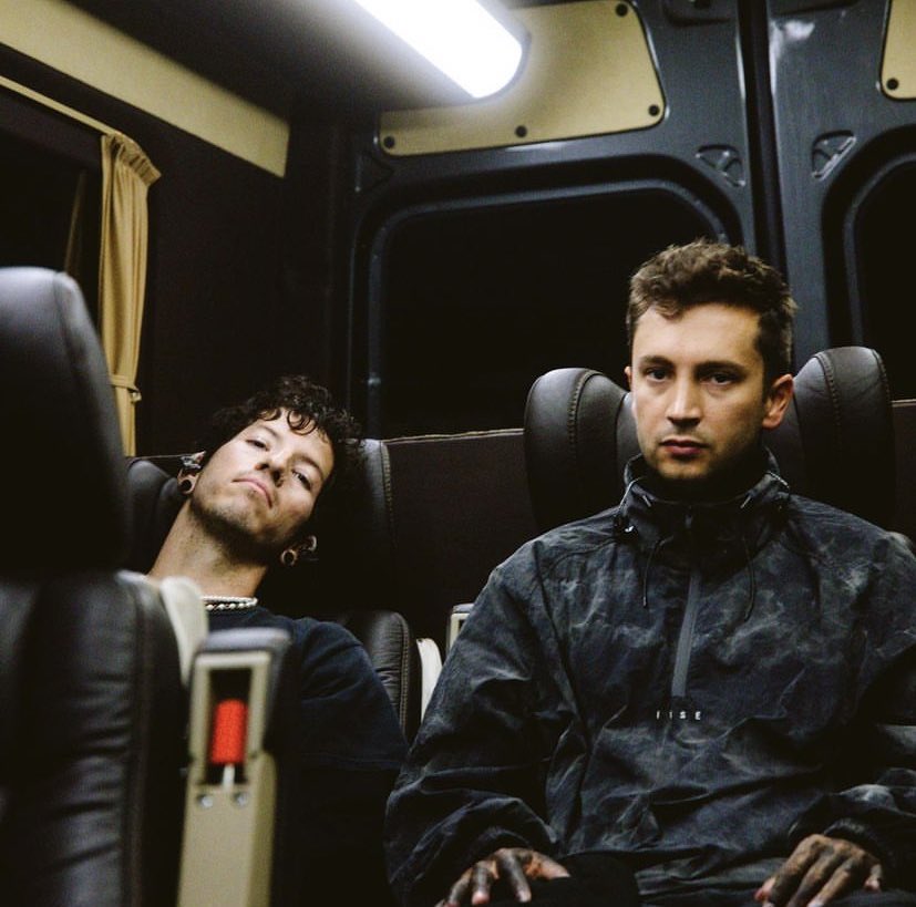 tracklist's tweet image. 🚨 twenty one pilots no Brasil! O duo fará shows no país em novembro, afirma o jornalista José Flesch.