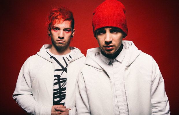 topidbr's tweet photo. 🚨 MEU DEUS!!! Segundo o jornalista @jnflesch, o duo Twenty One Pilots virá para o Brasil sim!!!

Segundo Flesh, o duo deve trazer a #TheIcyTour para a América do Sul em Novembro deste ano!!! 👀🔥 https://t.co/il7Q7MHpl5