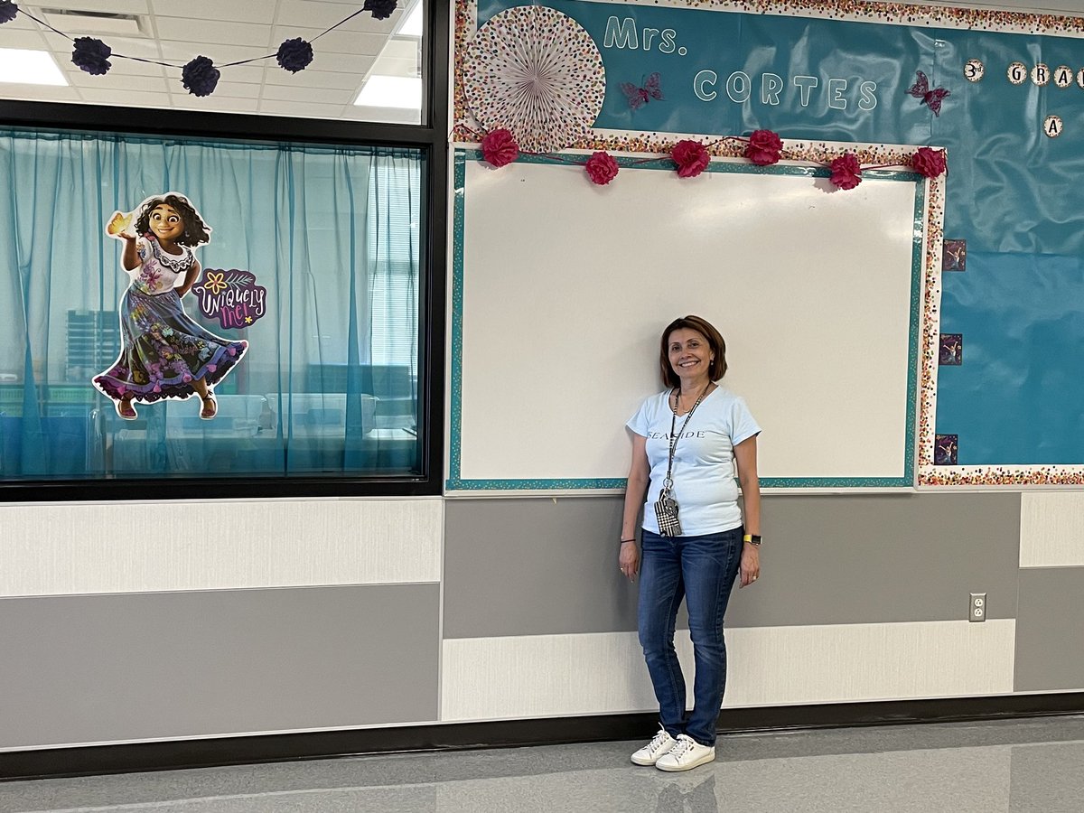 racortes's tweet photo. Ready for my 15th year in education. @Camey_ES #OneLISD #Encantotheme #3rd_bilingual #Wearegoingtocrushit https://t.co/mxAzG1z5R4