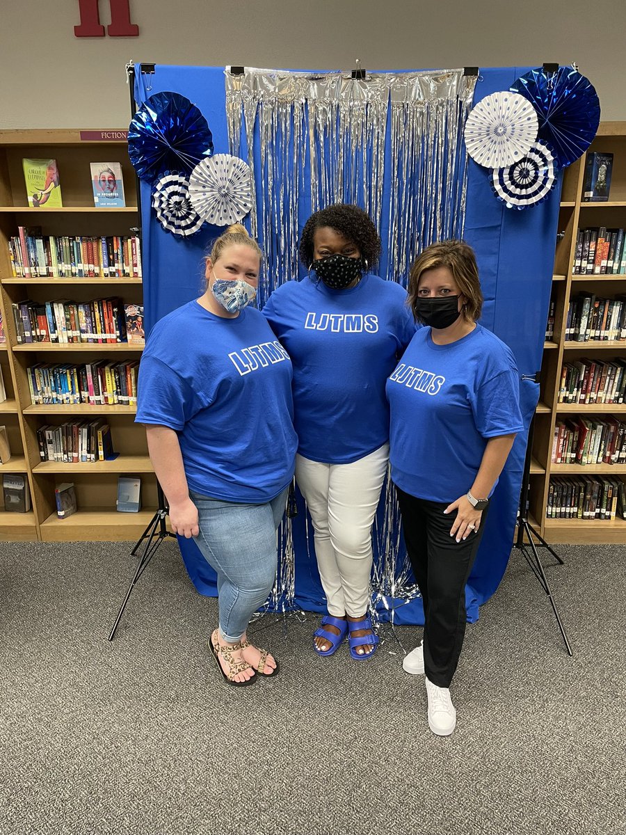 ShepatShawnee's tweet photo. These two Women right here are seriously the best!!!! I am so proud to call them my partners. We are in it to win it, and to support students! @Dontdoubtknipp @MissHobbs83 #ExpectExcellence π€πΌβοΈ #AssistantPrincipals #LJTMS https://t.co/GQoqpMlOZz