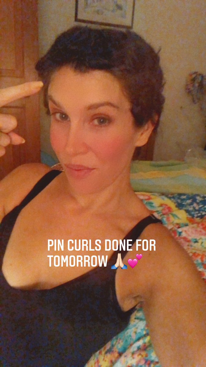noellevaughn's tweet photo. When I’m not a #photographer, I’m a #singer. I’m ecstatic about performing with the UK’s top swing band tomorrow, #thejiveaces. #pincurls done. All ready for the morning #soundcheck 💕 Can’t wait for the #performance tomorrow! Goodnight all 🥰 https://t.co/kkivbkNNlO