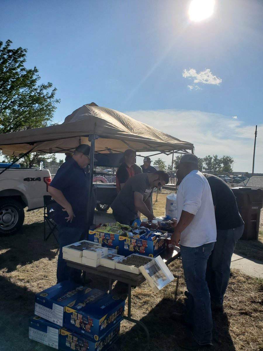 FVCLupeC's tweet photo. Come out to the Sedgwick County Fair and join us for burgers!!! https://t.co/g9ZtxTAJ5r