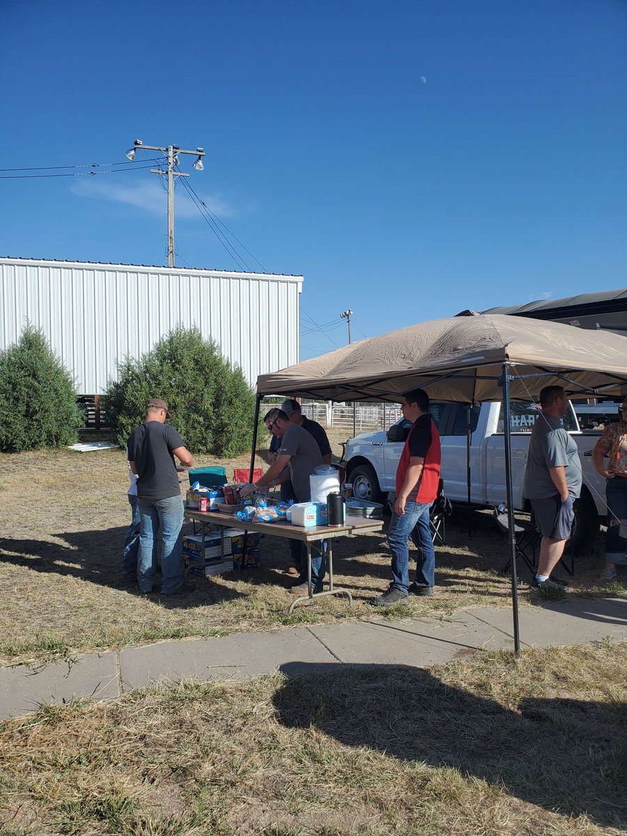FVCLupeC's tweet photo. Come out to the Sedgwick County Fair and join us for burgers!!! https://t.co/g9ZtxTAJ5r