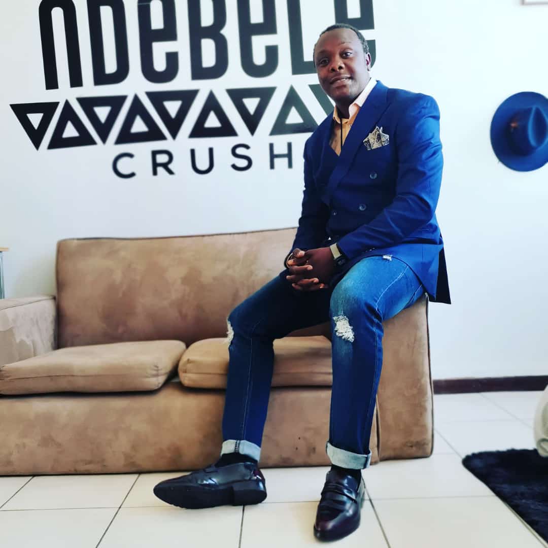 TatakaJ's tweet image. Uyaku meeting yini Ndlovu. Hayibo. Ngize msebenzini...