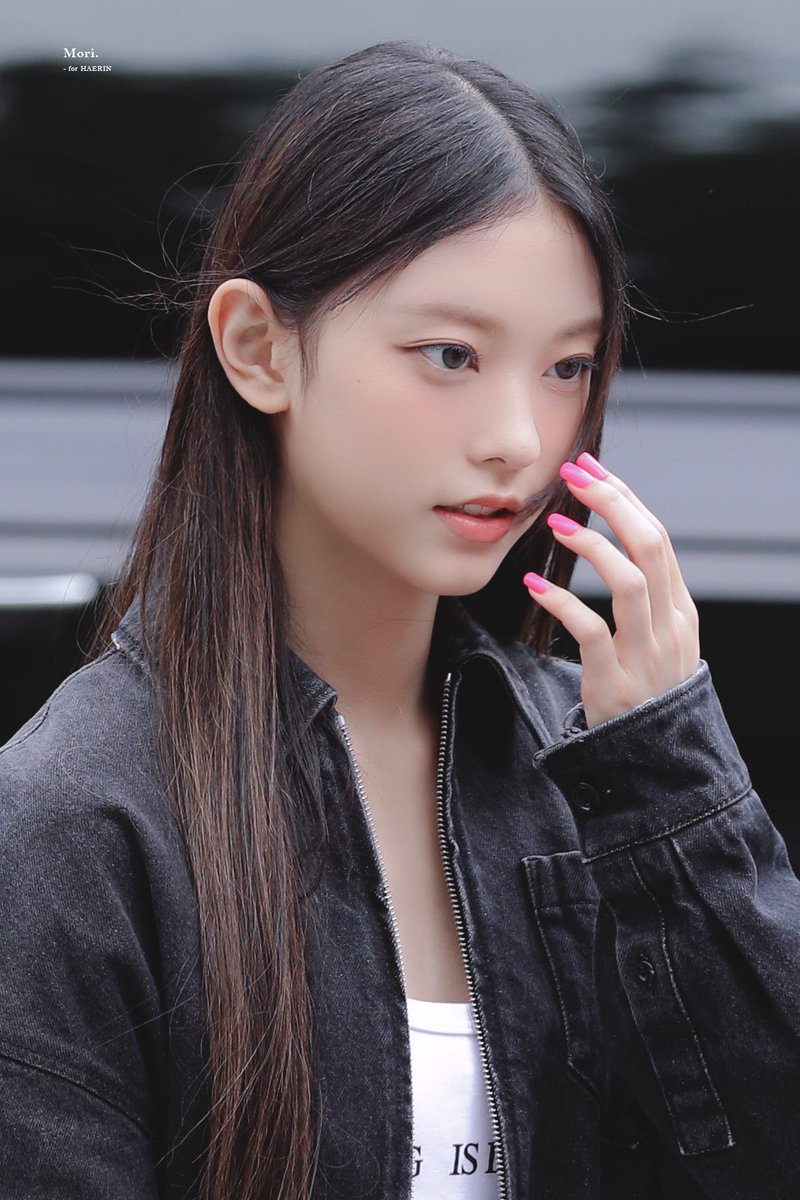 picsnewjeans's tweet photo. #Haerin’s side profile>> https://t.co/vYpfB0pHYU