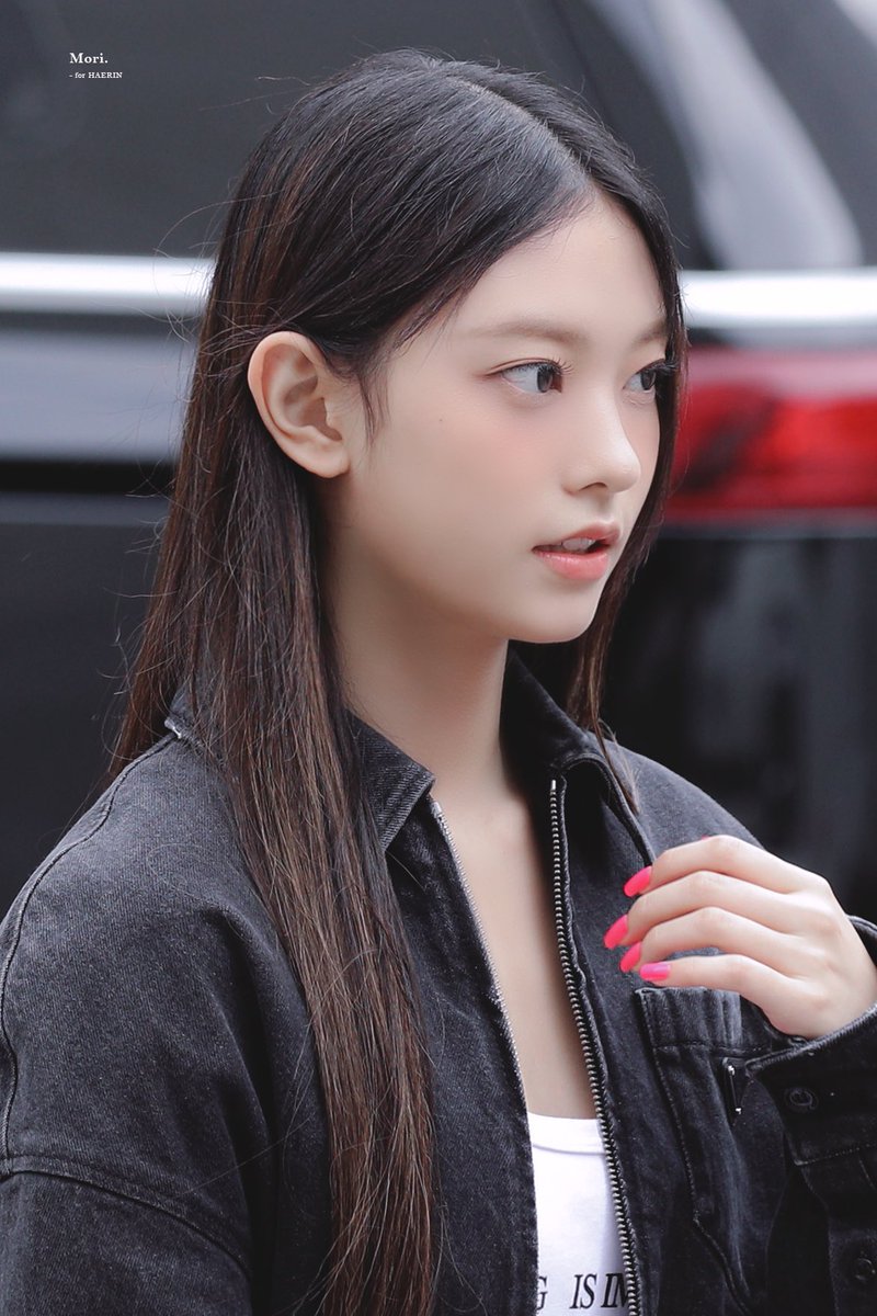picsnewjeans's tweet photo. #Haerin’s side profile>> https://t.co/vYpfB0pHYU