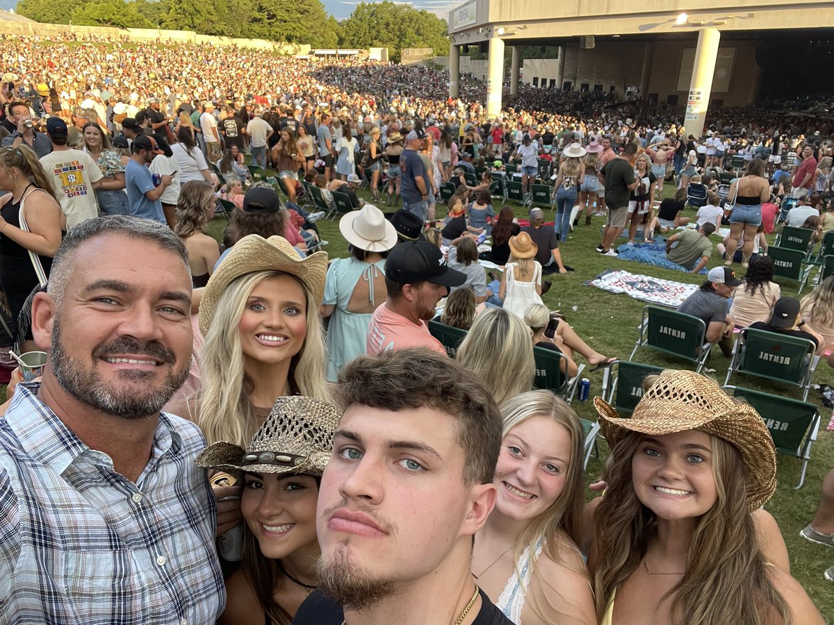 BryanKFord1's tweet photo. Found myself at a country concert with this crew tonight… some guy named ‘Morgan’…..the things you do for your kids….. https://t.co/aQOZGbA1Li