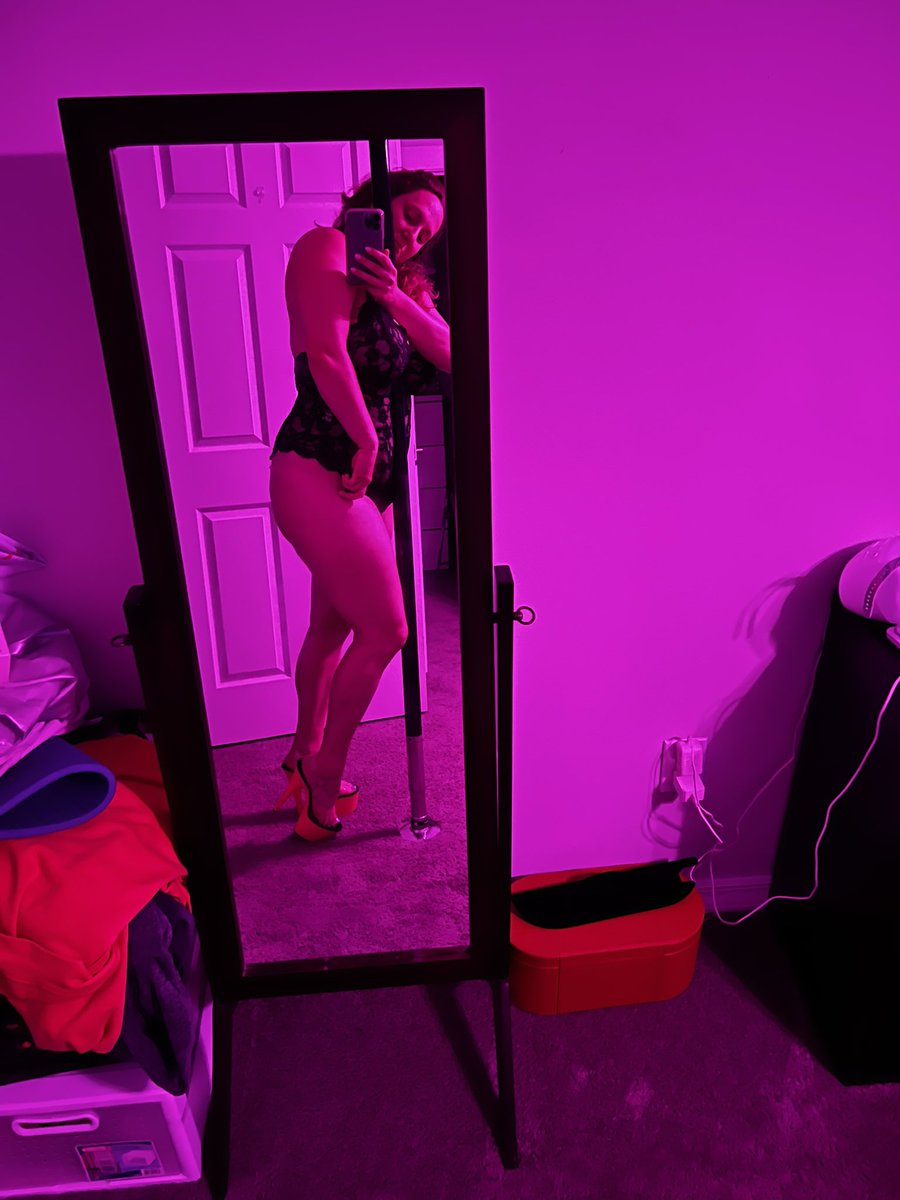 laceybee20's tweet photo. Soon if you have not already go to my page https://t.co/58yJTTwryt https://t.co/AfMsL5hpWO