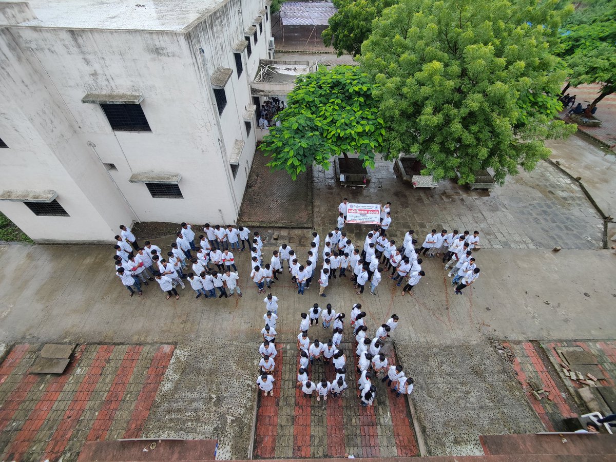 Injustice anywhere is a threat to justice everywhere. Silence of gujarat government towards veterinary fraternity is simple indication of stupidity. Wake up gujarat government ! Increase internship allowance.🙌🏻💯💯
#Increase_Guj_Vet_Stipend 
#guj_veterinary_students_on_strike